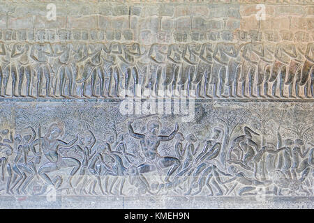 Steinmetzarbeiten an den Wänden das Leben der vergangenen Epoche in Angkor Wat Tempel. Stockfoto