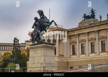 Urban Street Fotografie an das österreichische Parlament Gebäude in Wien Wien, Österreich, Europa. Stockfoto