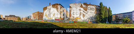 Panorama von Wandbild Firewall in Kreuzberg des italienischen Künstlers Blu, Berlin, Deutschland Stockfoto