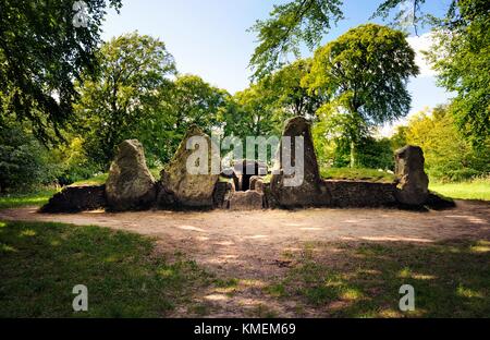 Wayland Schmiede alten neolithischen Dolmen Kammer Grab prähistorischen Grabstätte. Oxfordshire, England. Südöstlichen Eingang Stockfoto