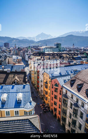 Blick auf die Stadt Innsbruck vom Dach. Stockfoto