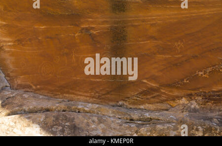 Panoramablick auf das Bild einer anasazi Petroglyph im unteren Mule Canyon, Kamm ridge, San Juan County, Utah, USA. Stockfoto