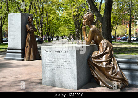 Boston, Massachusetts - Mai 3, 2013: Phillis Wheatley und Abigail Adams Skulpturen am Denkmal des Boston Frauen in Back Bay, Boston. Stockfoto