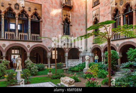 Der innere geheime Hofgarten im Isabella Stewart Gardner Museum in Boston, Massachusetts, USA Stockfoto