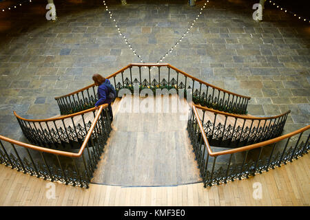 Treppe zum Untergeschoss im Leeds Corn Exchange Gebäude Stockfoto