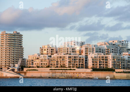 Sliema, Malta - 2 November 2017: moderne Wohnhäuser in Sliema auf Malta Stockfoto