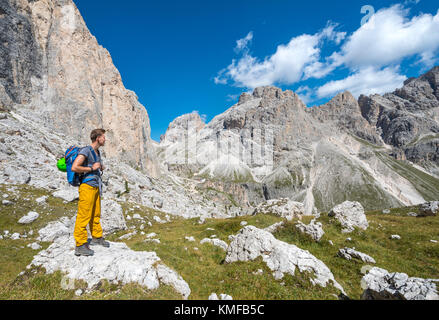 Wanderer am Rosengarten-Group Konvertierung, Dolomiten, Südtirol, Südtirol, Italien Stockfoto