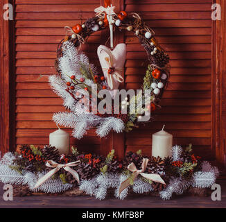 Rote und weiße Weihnachten Kranz Stockfoto