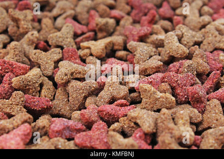 Katzenfutter, Granulat, als Hintergrund. Katzenfutter Textur muster. Dry pet food Texturen studio Foto. Stockfoto