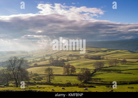 Rolling englische Landschaft in der Nähe von staveley im englischen Lake District Stockfoto