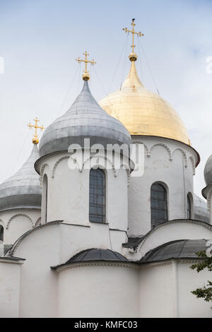 Kuppeln der St. Sophia Kathedrale, in der Nähe auf. In Weliki Nowgorod, Russland Stockfoto