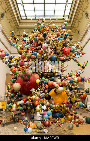 Kristof Kintera - nervös Bäume (Installation Daemon des Wachstums) Kunst Ausstellung in der Galerie Rudolfinum in Prag Stockfoto
