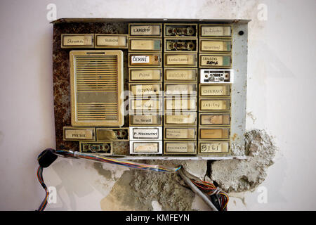 Kristof Kintera - nervös Bäume Kunst Ausstellung in der Galerie Rudolfinum in Prag Stockfoto