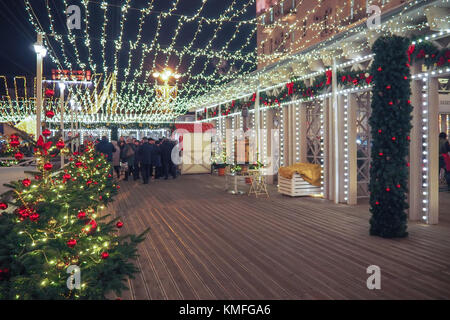 Moskau, Russland - 29. Dezember 2016: Neues Jahr und Weihnachten Dekorationen und Lichter in den Straßen von Moskau. Stockfoto