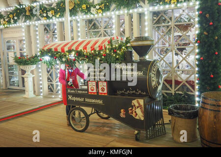 Moskau, Russland - 29. Dezember 2016: Neues Jahr und Weihnachten Messen und Dekorationen in den Straßen von Moskau. Stockfoto