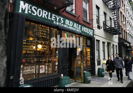 Außenansicht von McSorley's Old Ale House.einer der ältesten Pub in New York City.East Village.Manhattan.New York City.USA Stockfoto