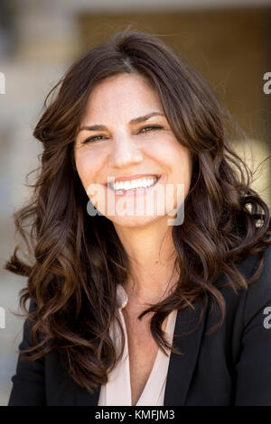 Gerne reife Geschäftsfrau bei der Arbeit. Stockfoto