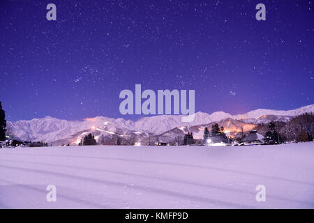 Hakuba in der Nacht im Winter, Präfektur Nagano, Japan Stockfoto