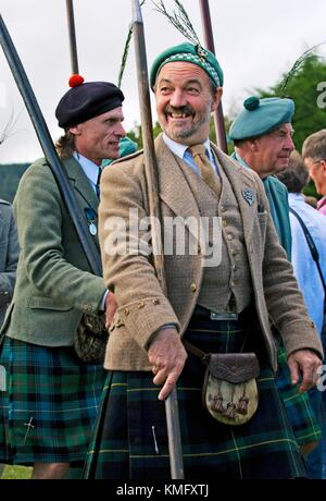 Männer die Lonach Highlanders marschieren bei der jährlichen Lonach sammeln und Highland Games in Schottland Strathdon, Grampian Region, Stockfoto