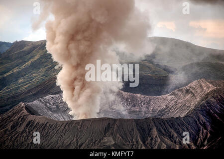 Ausbruch des Mount Bromo Stockfoto