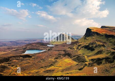 Isle Of Skye. Südlich von Hängen des Meall Na Suiramach über Loch Erdöl-Na Luirginn und Loch Cleat Trotternish Quiraing Gebiet Stockfoto