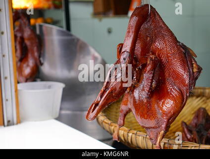 Hängende gebratene Ente Street Food in China Stockfoto