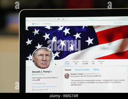 Donald Trump offizielle Twitter Account Webseite auf einem Laptop Bildschirm Stockfoto