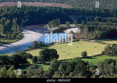 Die Dee zwischen Ballater und Aboyne, das einen neuen Kurs an, den der Fluss nach Sturm Frank Stockfoto