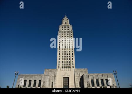 Louisiana State Capitol Building mit blauem wolkenlosem Himmel in Baton Rouge, Louisiana, USA Stockfoto