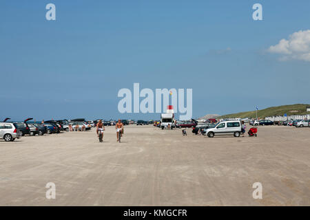 Der berühmte Strand von Blokhus in Nord-westlichen Jütland, Dänemark, wo Autos am Strand erlaubt sind. Stockfoto