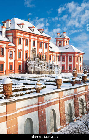 Barockschloss (Galerie der Hauptstadt Prag, nationalen kulturellen Wahrzeichen, Troja, Prag, Tschechische Republik im Winter mit Schnee, in der Nähe von zoo Toja Stockfoto