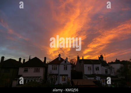 Essex, UK. 07 Dez, 2017. 7 Dez, 2017. Sonnenuntergang in Westcliff on Sea. Penelope Barritt/Alamy Live News Credit: Penelope Barritt/Alamy leben Nachrichten Stockfoto