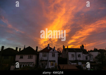 Essex, UK. 07 Dez, 2017. 7 Dez, 2017. Sonnenuntergang in Westcliff on Sea. Penelope Barritt/Alamy Live News Credit: Penelope Barritt/Alamy leben Nachrichten Stockfoto