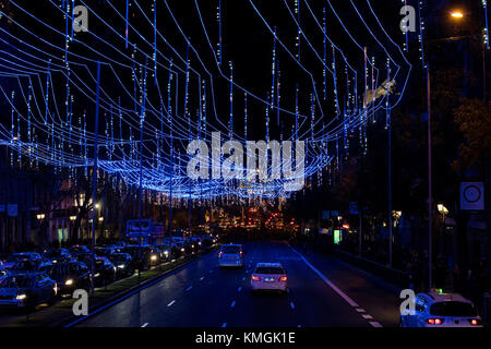 Madrid, Spanien. Dezember 2017. Weihnachtsbeleuchtung in der Alcala Street, Madrid, Spanien. Quelle: Marcos del Mazo/Alamy Live News Stockfoto