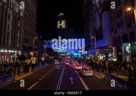 Madrid, Spanien. Dezember 2017. Weihnachtsbeleuchtung in Gran Via, Madrid, Spanien. Quelle: Marcos del Mazo/Alamy Live News Stockfoto