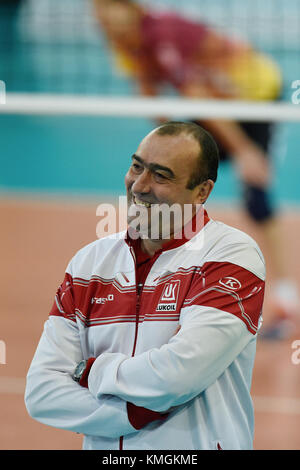 Liberec, Tschechische Republik. 07 Dez, 2017. Head Coach von Burgas najden najdenov lächelt während der 2018 CEV Volleyball Champions League - Männer, 3. Lauf, Qualifikation vk Dukla Liberec - neftochimik Burgas in Liberec, Tschechische Republik, am 7. Dezember 2017. Credit: Radek petrásek/ctk Photo/alamy leben Nachrichten Stockfoto