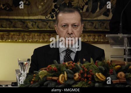 Athen, Griechenland. 7 Dez, 2017 Präsident der Republik Türkei, Recep Tayip Erdogan, während der offiziellen Abendessen in Presidential Villa. Credit: georgios Zachos/Sopa/zuma Draht/alamy leben Nachrichten Stockfoto