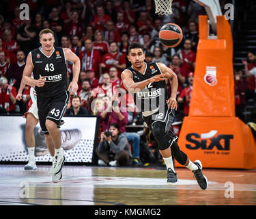 Bamberg, Deutschland. 07 Dez, 2017. Deutschland, Bamberg, brose Arena, 07.12.2017, Basketball - Euro League - brose Bamberg gegen CSKA Moskau - Bild: v. Lk. Leon radošević (brose Bamberg, Nr. 43), maodo Lô (brose Bamberg, Nr. 12) Credit: Ryan evans/alamy leben Nachrichten Stockfoto