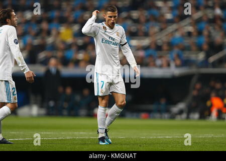 Madrid, Spanien. Dezember 2017. Cristiano Ronaldo (Real) Fußball/Fußball : UEFA Champions League Spiel 6. Spieltag Gruppe H zwischen Real Madrid CF 3-2 Borussia Dortmund im Santiago Bernabeu Stadion in Madrid, Spanien . Quelle: Mutsu Kawamori/AFLO/Alamy Live News Stockfoto