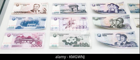 Nordkoreanische Banknoten, 4. Dezember 2017 : nordkoreanische Banknoten werden im Ganghwa Peace Observatory ausgestellt, südlich der Koreanischen Demilitarisierten Zone (DMZ), die die beiden Koreas trennt, in Ganghwa, 56 km (35 Meilen) nordwestlich von Seoul, Südkorea. Quelle: Lee Jae-won/AFLO/Alamy Live News Stockfoto