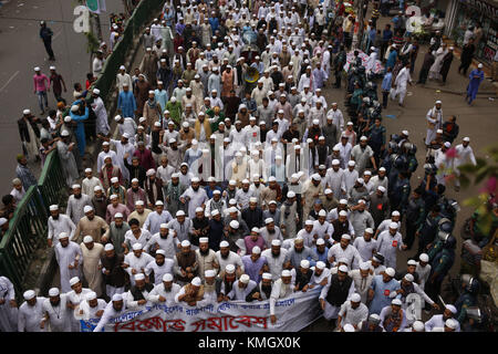 Dhaka, Bangladesch. 8 Dez, 2017. bangladeshi Islamistische politische Parteien eine Prozession zu protestieren gegen die Ankündigung des US-Präsidenten Jerusalem als Hauptstadt von Israel vor Der baitul mukarram Nationale Moschee zu erkennen. Credit: md. mehedi Hasan/zuma Draht/alamy leben Nachrichten Stockfoto