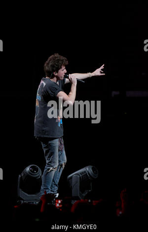 Philadelphia, USA. 06 Dez, 2017. Charlie Puth führt auf der Bühne während des Q102 iHeartRadio Jingle Ball 2017 an der Wells Fargo Center in Philadelphia, PA, am 6. Dezember 2017. Credit: Bastiaan Slabbers/Alamy leben Nachrichten Stockfoto