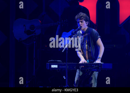 Philadelphia, USA. 06 Dez, 2017. Charlie Puth führt auf der Bühne während des Q102 iHeartRadio Jingle Ball 2017 an der Wells Fargo Center in Philadelphia, PA, am 6. Dezember 2017. Credit: Bastiaan Slabbers/Alamy leben Nachrichten Stockfoto