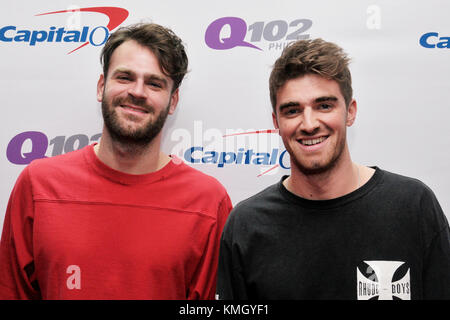 Philadelphia, USA. 06 Dez, 2017. Die Chainsmokers auf dem roten Teppich während der Q102 iHeartRadio Jingle Ball 2017 an der Wells Fargo Center in Philadelphia, PA, am 6. Dezember 2017. Stockfoto