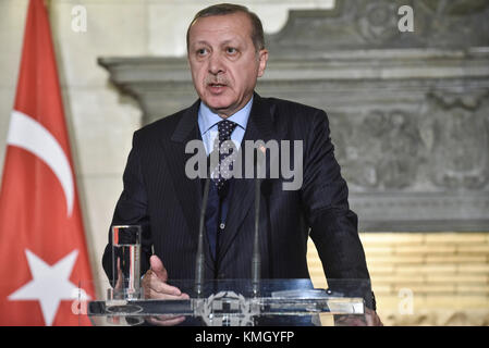 Athen, Griechenland - 7. Dezember 2017: türkischen Präsidenten Recep Tayyip Erdogan bei einer gemeinsamen Pressekonferenz in Athen Credit: VASILIS VERVERIDIS/Alamy leben Nachrichten Stockfoto