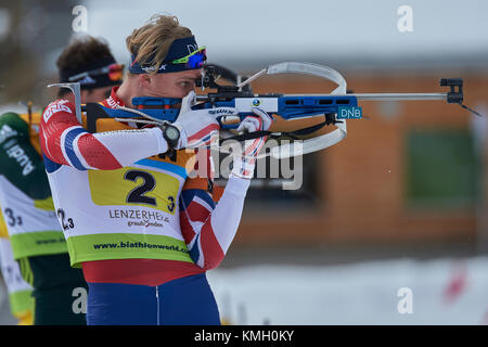 Lenzerheide, Schweiz. Dezember 2017. ROERVIK Fredrik (NOR) beim IBU Biathlon Cup Mixed Relay in Lenzerheide. Quelle: Rolf Simeon/Proklaim/Alamy Live News Stockfoto