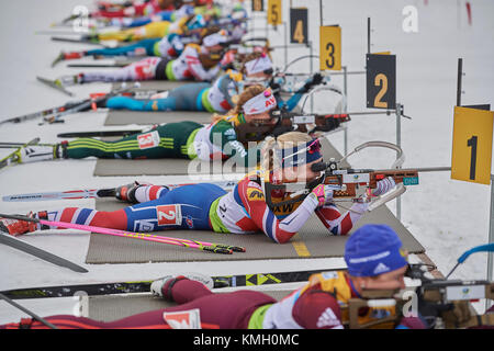 Lenzerheide, Schweiz. Dezember 2017. Damen schießen während des IBU Biathlon Cup Mixed Relay in Lenzerheide. Quelle: Rolf Simeon/Proklaim/Alamy Live News Stockfoto