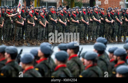 Noreña, Spanien. 9. Dezember, 2017. Militärparade auf das Fest des Schutzheiligen der Infanterie im Cabo Noval Kasernen auf Decemberber 9, in Noreña, Spanien 2017. © David Gato/Alamy leben Nachrichten Stockfoto