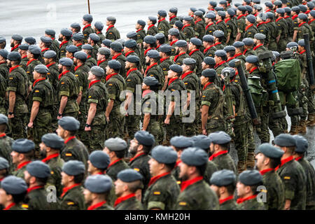 Noreña, Spanien. 9. Dezember, 2017. Militärparade auf das Fest des Schutzheiligen der Infanterie im Cabo Noval Kasernen auf Decemberber 9, in Noreña, Spanien 2017. © David Gato/Alamy leben Nachrichten Stockfoto