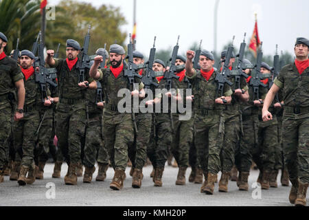 Noreña, Spanien. 9. Dezember, 2017. Militärparade auf das Fest des Schutzheiligen der Infanterie im Cabo Noval Kasernen auf Decemberber 9, in Noreña, Spanien 2017. © David Gato/Alamy leben Nachrichten Stockfoto